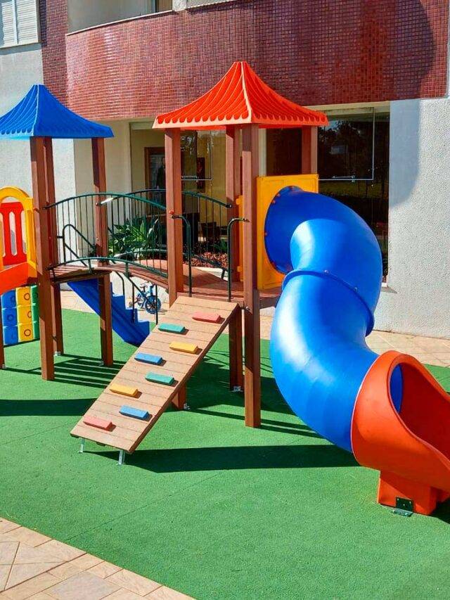 Playground de Madeira Plástica - Krenke - Brinquedos para Parquinhos - Playground Infantil - Brinquedos de Parque