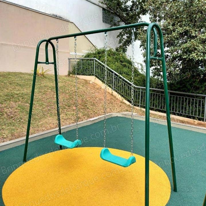 Balanço Duplo Galvanizado - balanço composto por uma estrutura de tubo de metal galvanizado com 2 balanços de assento em plástico rotomoldado. Playground de Ferro - Brinquedo de Parquinho - Brinquedos de Ferro em Condomínios, Escolas, Creches, Praças, Chácaras, Sítios e Mobiliário Urbano.