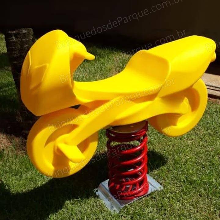 Brinquedos de Mola - Moto em Plástico Rotomoldado e Mola Galvanizada e Pintura Eletrostática, material reforçado que aumentará ainda o custo benefício. Playground de Ferro - Brinquedo de Parquinho - Brinquedos de Ferro em Condomínios, Escolas, Creches, Praças, Chácaras, Sítios e Mobiliário Urbano.