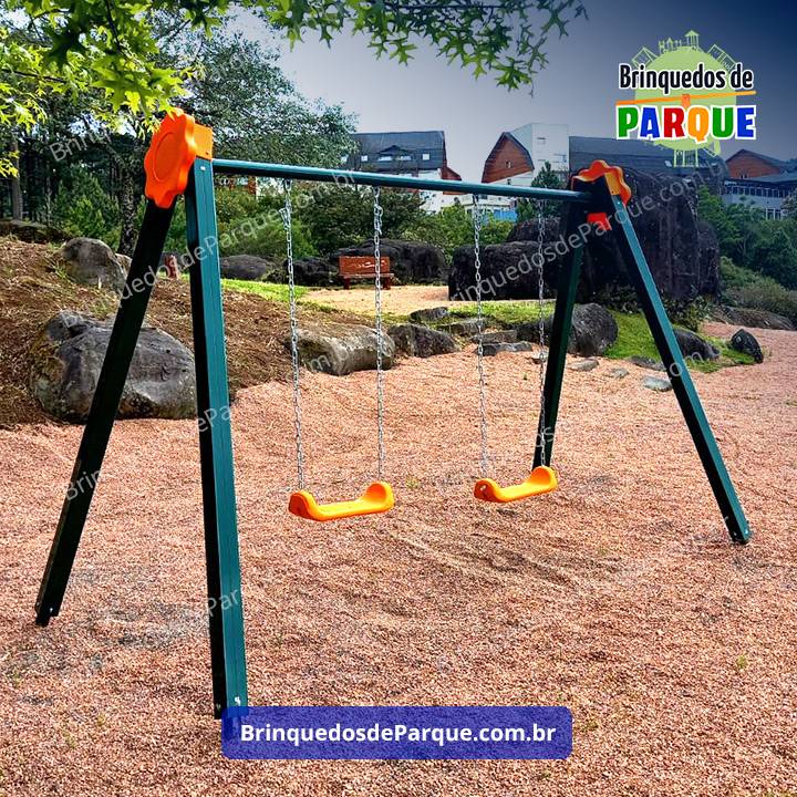 Balanço em Alumínio - balanço composto por uma estrutura de alumínio e uma travessa de tubo de metal galvanizado com assentos rotomoldados. Playground de Ferro - Brinquedo de Parquinho - Brinquedos de Ferro em Condomínios, Escolas, Creches, Praças, Chácaras, Sítios e Mobiliário Urbano.