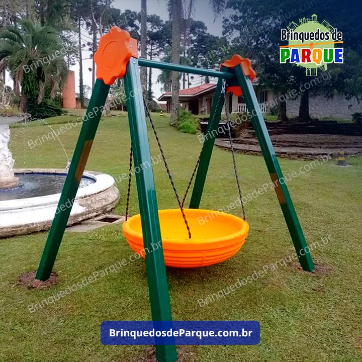 Balanço Ninho em Alumínio - balanço composto por uma estrutura de alumínio e uma travessa de tubo de metal galvanizado com 1 Cesto Ninho com correntes. Playground de Ferro - Brinquedo de Parquinho - Brinquedos de Ferro em Condomínios, Escolas, Creches, Praças, Chácaras, Sítios e Mobiliário Urbano.