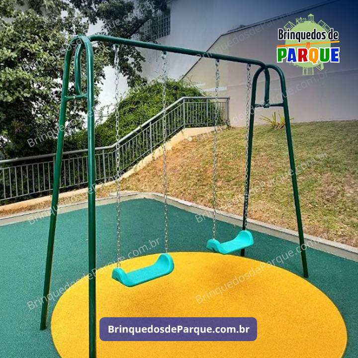 Balanço Duplo Galvanizado - balanço composto por uma estrutura de tubo de metal galvanizado com 2 balanços de assento em plástico rotomoldado. Playground de Ferro - Brinquedo de Parquinho - Brinquedos de Ferro em Condomínios, Escolas, Creches, Praças, Chácaras, Sítios e Mobiliário Urbano.