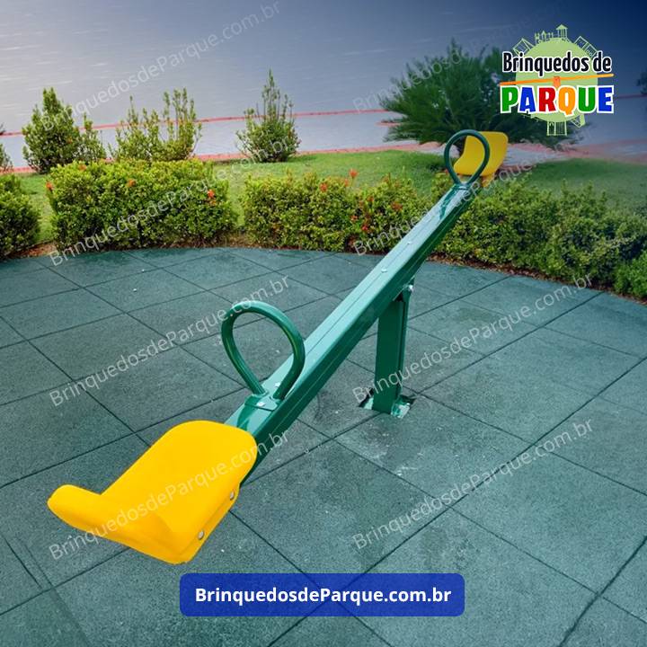 Gangorra em Alumínio - gangorra é composta por uma estrutura de alumínio e um assento de plástico rotomoldado. Playground de Ferro - Brinquedo de Parquinho - Brinquedos de Ferro em Condomínios, Escolas, Creches, Praças, Chácaras, Sítios e Mobiliário Urbano.